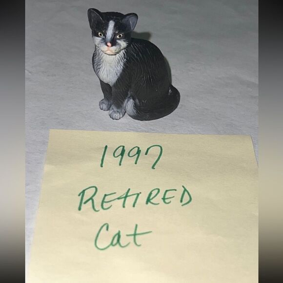 SCHLEICH  Sitting Black & White  RETIRED cat  1997 - Picture 1 of 4